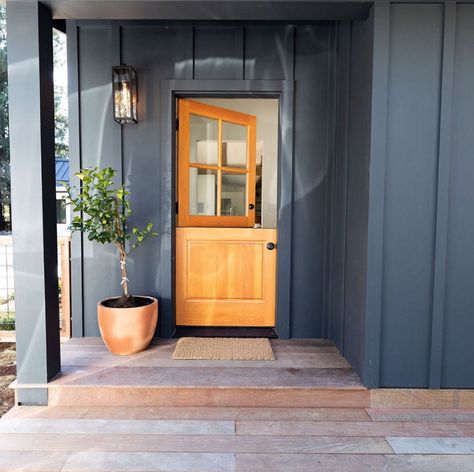 8 Exterior Dutch Door Ideas That Will Divide Your House (in a Good Way) Exterior Dutch Door, Navy Blue Houses, Dutch Doors Exterior, Dutch Doors, Contemporary Sconces, Farmhouse Entry, Traditional Porch, White Shiplap, Dutch Door