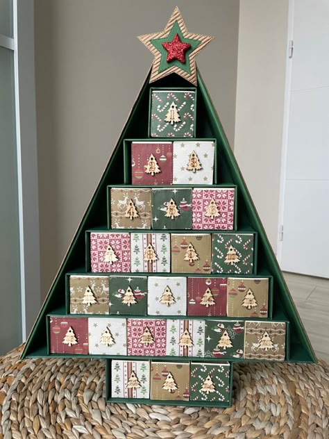 Advent Tree, Advent Calendar Diy, Calendar Advent, Christmas Advent Calendar Diy, Christmas Arts, Advent Calendar Ideas, Christmas Arts And Crafts, Ideas Navideñas, Ideas Navidad