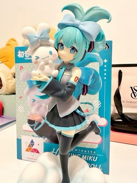 𓎢𓎡　　HATSUNE MiKU FiGURE　╱　　 #miku #hatsunemikufigure Miku Figure Poses, Project Sekai Figures, Anime Figurines Aesthetic, Vocaloid Figures, Miku Figures, Miku Figure, Cute Figurines, Anime Figurine, Cute Figures