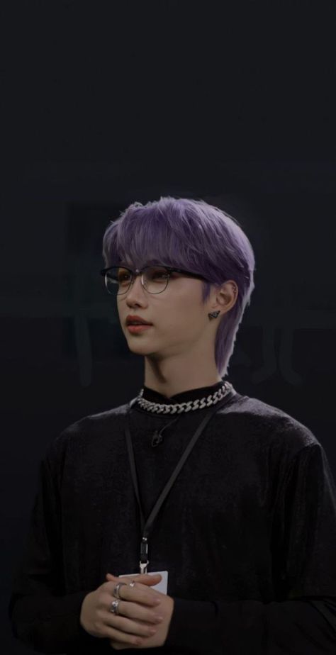 Felix Purple Hair, Lee Felix Wallpaper, Felix Wallpaper, Weak Hero, Mullet Haircut, Prince Felix, Kpop Hair, Felix Skz, Men Hair Color