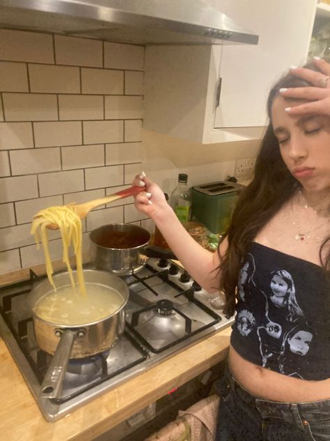 Pasta Night • Home cooking • Spaghetti • Aesthetic • Friends Girls Night Aesthetic Home, Spaghetti Aesthetic, Eating Pasta, Cooking Spaghetti, Pasta Making, Night Film, Dump Ideas, Aesthetic Friends, Pasta Night