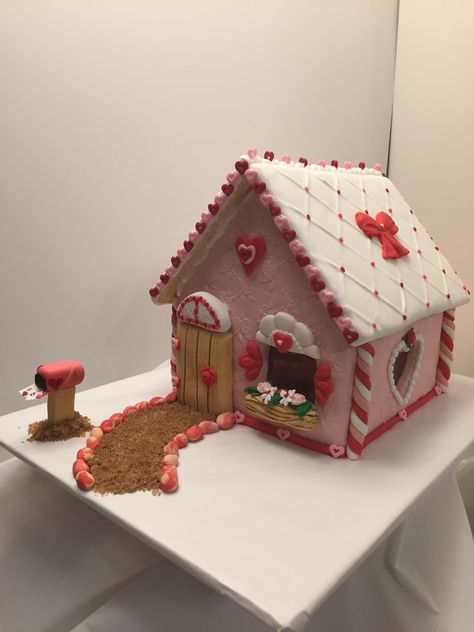 3D Valentine House Easy Gingerbread House Ideas, Unique Gingerbread House Ideas, Valentine House, Homemade Gingerbread House, Christmas Sleepover, Gingerbread House Parties, Gingerbread House Designs, Gingerbread House Cookies, Christmas Dreaming