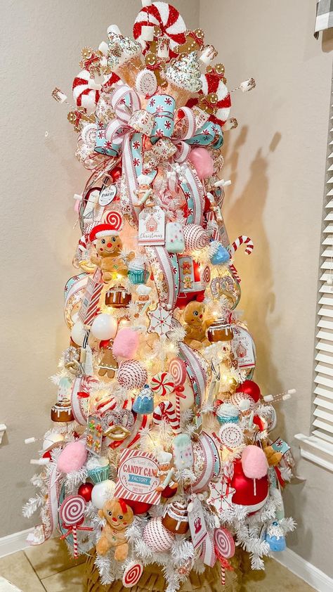 Sweets Christmas Tree Decorations, Candy Gingerbread Christmas Tree, Gingerbread House Christmas Tree Ideas, Candy Shop Christmas Tree, Sweet Theme Christmas Tree, Sweet Themed Christmas Tree, Ginger Bread Theme Christmas Tree, Gum Drop Christmas Tree, Peppermint Gingerbread Christmas Tree