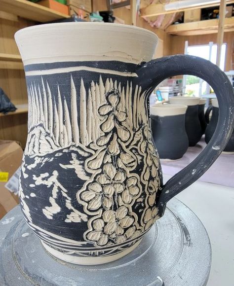 Sgraffito Landscape, Scrifito Pottery, Sgraffito Mug, Mountain Mugs, Sgraffito Ideas, Carving Clay, Sgraffito Designs, Mountain Mug, Pottery Inspiration