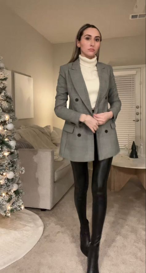 Blazer And Leather Leggings, Leather Blazer Outfit Classy, Aesthetic Blazer, Leather Leggings Outfit, Leggings Outfit, Style Edit, Classy Work Outfits, Stylish Work Outfits, Blazer Outfits