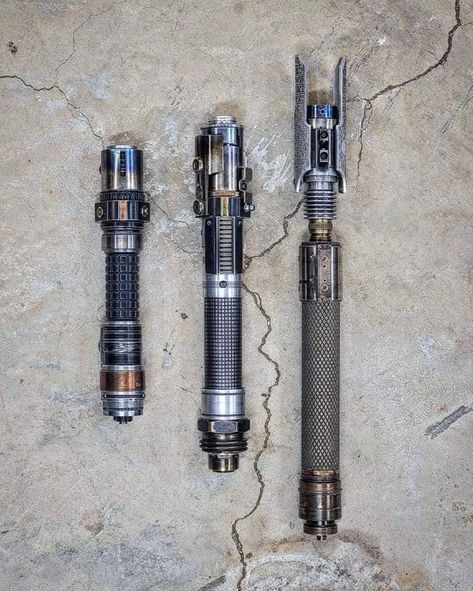 Lightsabers Design, Lightsaber Design Ideas, White Lightsaber, Sith Lightsaber, Diy Lightsaber, Lightsaber Design, Grey Jedi, Sabre Laser, Lightsaber Hilt