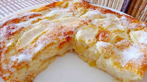 Ce gâteau diététique aux pommes contient plus de fruits que de pâte. Il est tellement délicieux Ambrosia Fruit Salad, Apple Dessert Recipes, Bulgarian Recipes, Apple Cake Recipes, Apple Desserts, Cooking Recipes Desserts, 2 Eggs, Food Cakes, Gluten Free Baking