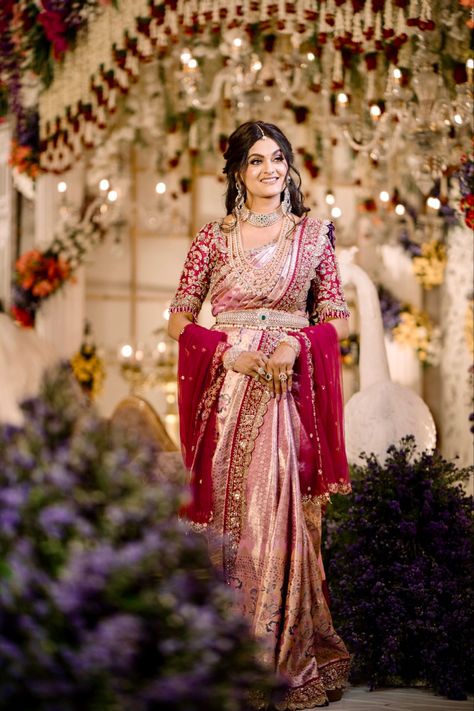 Designer Saree Look For Wedding, Bridal Saree Styles, Fancy Wedding Sarees, Reception Bridal Saree Look, Wedding Dresses Saree Indian Bridal, Indian Bridal Sarees The Bride, Indian Traditional Bridal Look, Reception Bride In Saree, Bridal Saree For Engagement