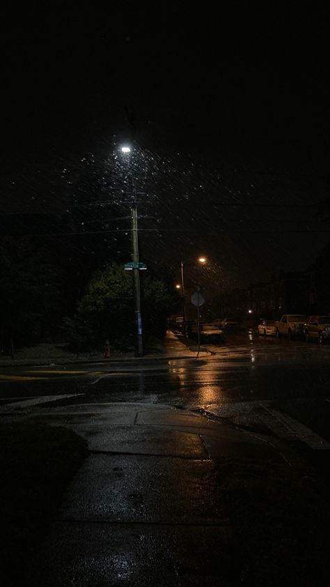 Aesthetic Real Life Background, Dark Rainy Night, Quiet Photos, Rain Night, Rainy Wallpaper, Cute Pink Background, Rainy Day Aesthetic, Best Nature Images, I Love Rain