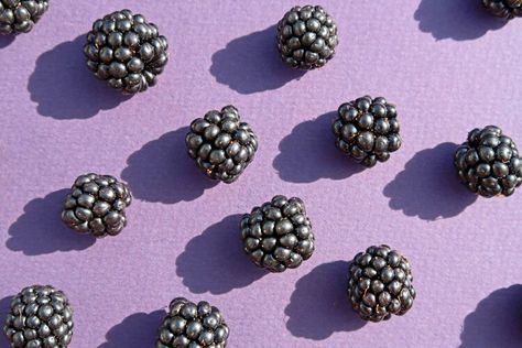 How to Store Blackberries So They Don’t Get Mushy — Real Simple Diy Canning, Freezing Fruit, Cleaning Gift, Entertaining Gifts, Subscription Gifts, How To Store, Beauty Clothes, Holiday Entertaining, Real Simple