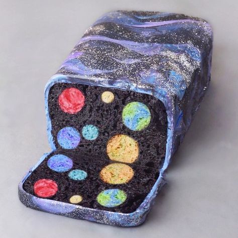 This 18-Year-Old Vegan Keeps Making His Followers' Mouths Water With His Stunning Food Pics Galaxy Desserts, Inside Cake, Galaxy Cake, Space Food, 귀여운 음식 그림, Rainbow Food, Cute Baking, Kawaii Food, Cute Desserts