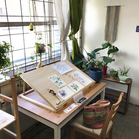 The Finders Keepers | Five Questions With Flora Waycott Home Art Studios, Flora Waycott, Rangement Art, Art Studio Space, Art Studio Organization, Art Studio Room, Art Studio Design, Drawing Table, Art Studio At Home