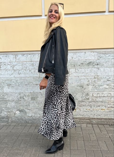 Leopard maxi skirt leather jacket cowboy boots outfit Leopard Skirt Cowboy Boots, Leopard Maxi Skirt Outfit, Skirt Cowboy Boots, Leopard Maxi Skirt, Leopard Maxi Skirts, Cowboy Boots Outfit, Maxi Skirt Outfit, Maxi Skirt Outfits, Leopard Skirt