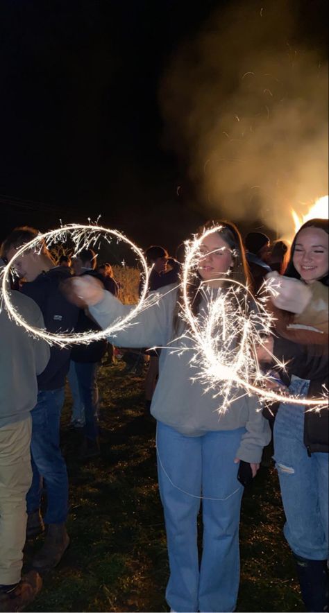 Fall Sweet 16 Birthday Party Ideas, Homecoming Bonfire Ideas, Bon Fire Party Ideas For Adults, Bonfire Night Decorations, Firework Party Ideas, Sweet 16 Party Ideas Themes Fall, Bonfire Bday Party Ideas, Bombfire Party, December Sweet 16 Party Ideas