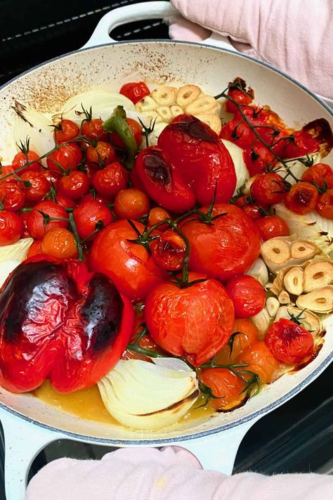 Easy Homemade Creamy Tomato Soup - Alphafoodie Toasted Tomato, Homemade Creamy Tomato Soup, Creamy Tomato Soup Recipe, Fresh Tomato Soup, Vegan Tomato Soup, Tomatoes On Toast, Healthy Crackers, Tomato Soup Easy, Tomato Soup Homemade