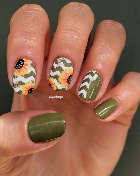 Short Sunflower Nails, Sunflower Fall Nails, Nail Sunflower, Pepper Nails, Fall Sunflower Nails, Sunflower Nail Designs, Luminary Nails, Summertime Nails, Sunflower Nail