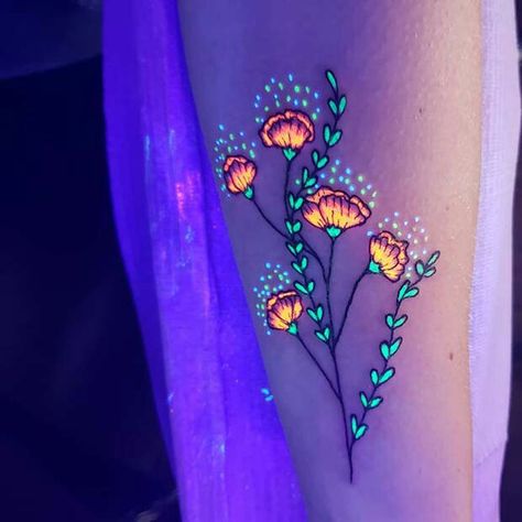 Uv Ink Tattoos, Uv Tattoos, Black Light Tattoo, Glow Tattoo, Neon Tattoo, Uv Tattoo, Light Tattoo, Tattoo Trend, Magic Tattoo