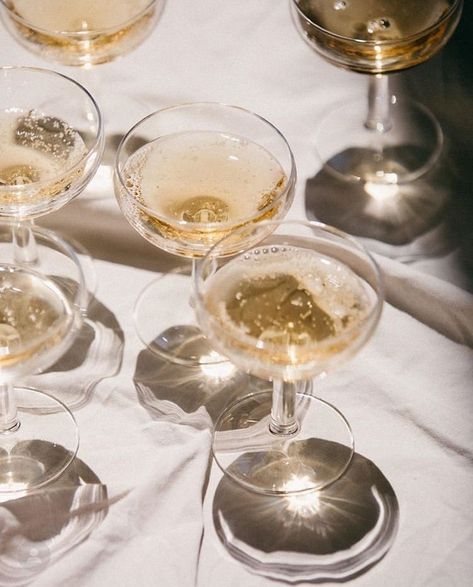 Champagne Cheers, Posh Wedding, Evening Eye Makeup, Glam Aesthetic, Champagne Bubbles, Luxe Wedding, Wedding Cocktail, Brunch Party, Wedding Ties