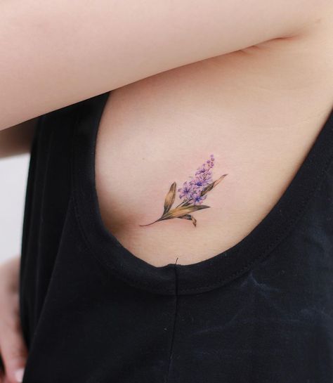 Tattoo Lilac, Free Yourself Tattoo, Hyacinth Tattoo, Botanisches Tattoo, Lilac Tattoo, Tattoo Removal Cost, Lavender Tattoo, Armband Tattoo Design, Chest Tattoos For Women