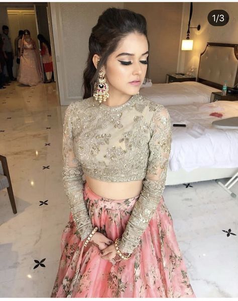 Orang India, Lehenga Choli Designs, Gold Lehenga, Indian Outfits Lehenga, Floral Lehenga, Wedding Lehenga Designs, Lehnga Dress, Gaun Fashion, Indian Gowns Dresses