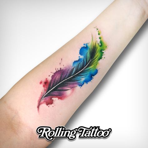 Watercolor Feather Tattoo - by Javi Rolling © 2019 . Follow us on Instagram / Síguenos en Instagram: https://www.instagram.com/rollingtattoofuengirola . www.rollingtattoostudio.com . Fuengirola (Málaga) SPAIN Watercolor Feather Tattoo, Feathers Tattoo, Dr Tattoo, Feather Tattoo Colour, Tattoo Bunt, Feather Tattoo Meaning, Tattoo Off, Feather Tattoo Design, Watercolor Feather