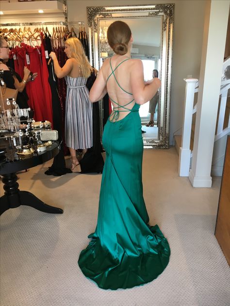 Sherri Hill 51006 Emerland Green Prom Dresses, Prom Dresses For Gingers, Bright Green Prom Dress, Green Open Back Dress, Green Prom Dresses Long, Green Prom Dress Long, Green Prom Dresses, School Dance Dresses, Prom Inspo