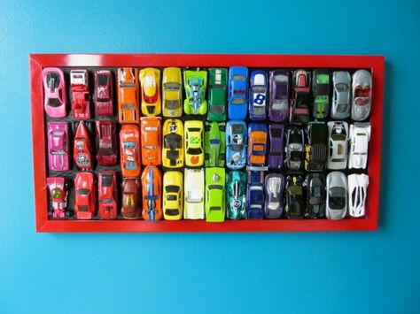 Son outgrows his toy cars frame them... would look cute with Disney cars movie cars Nascar Room, Diy Wand, Kids Rooms Diy, Diy Ombre, Diy Rainbow, Metal Tree Wall Art, Car Wall Art, Deco Originale, Metal Tree