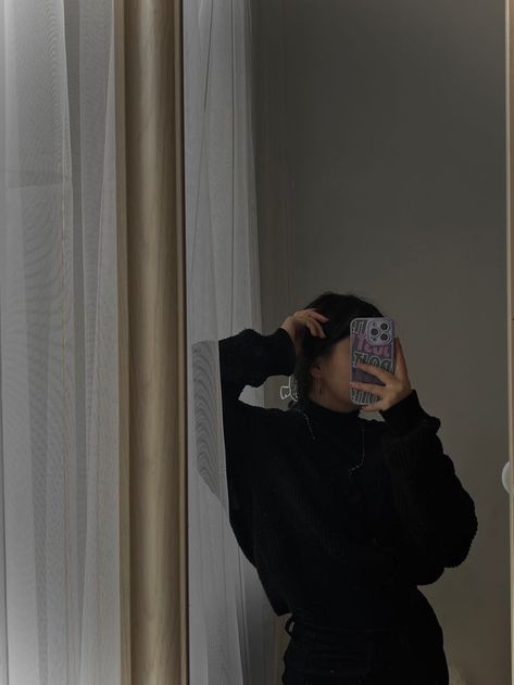 Mirror Selfie Photos, Selfie Poses No Face, Mirror Selfie Poses No Face, Poses No Face, Mirror Selfie Couple, Men Mirror Selfie, Mirror Selfie Aesthetic No Face, No Face Mirror Selfie, Mirror Selfie Men