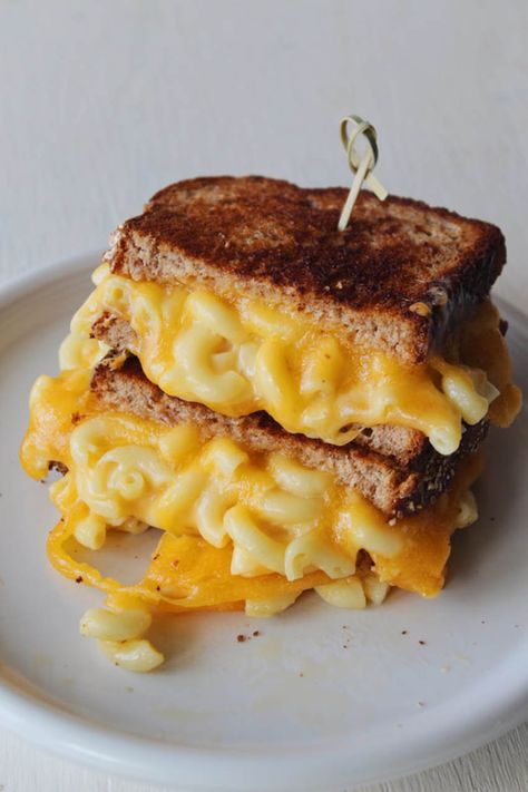 Mac And Cheese Sandwich, Mac And Cheese Grilled Cheese, Loaded Tots, Vegetarian Patty, Tasty Sandwiches, Gourmet Grilled Cheese, Homemade Mac And Cheese, Classic Grilled Cheese, Cheese Sandwich Recipes