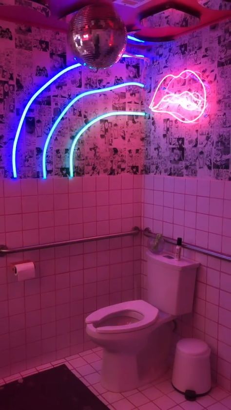 Night Club Bathroom Aesthetic, Bathroom Club Aesthetic, Trippy Bathroom Decor, Club Restroom, Neon Bathroom Aesthetic, Club Bathroom Aesthetic, Trippy Bathroom, Manchester Flat, Disco Bathroom