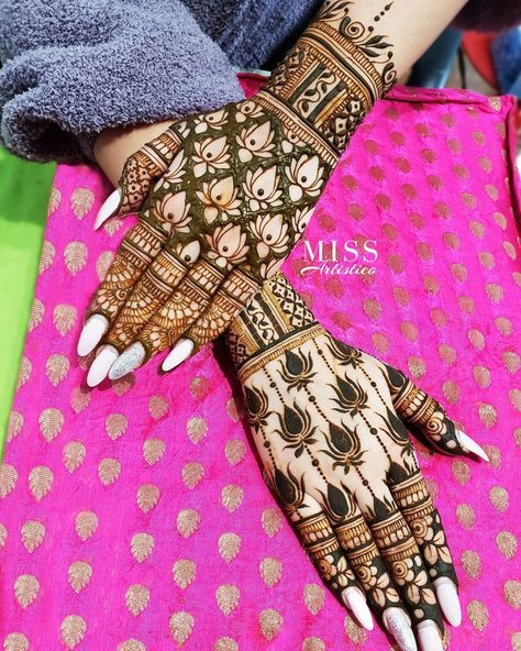 Feet Mehendi Design, Mehendi Designs For Brides, Karwachauth Mehndi, Karva Chauth Mehndi Designs, Teej Festival, Hand Mehendi, Rajasthani Mehndi Designs, Simple Mehendi Designs, Karva Chauth