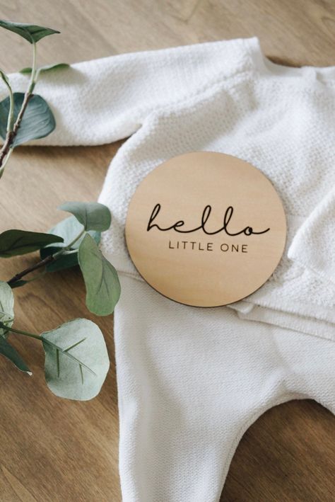 Hello World Sign, First Baby Announcements, Baby Shelves, Milestone Discs, Newborn Photo Session, Aesthetic Baby, Newborn Announcement, Newborn Mom, Birth Announcement Sign