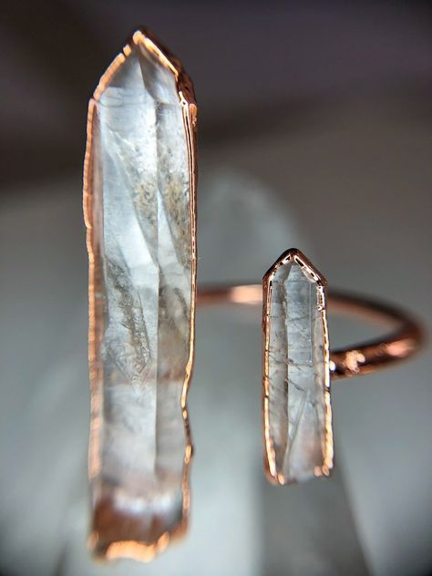 Open Double Quartz Point Ring / Electroformed Ring / Open Band Ring / Raw Stone Ring / Raw Crystal Jewelry / Clear Quartz Point Jewelry - Etsy Crystal Jewellery Photography, Electroforming Jewelry, Crystal Jewerly, Crystal Jewelry Design, Afro Jewelry, Electroformed Ring, Raw Stone Earring, Raw Stone Jewelry, Raw Crystal Ring