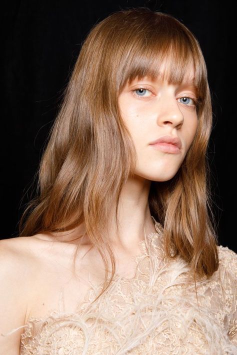 Ermanno Scervino - Backstage - Milan Fashion Week - Spring / Summer 2022 Redken Gloss, Hair Color 2022, Color Trends 2023, Caramel Hair Color, Honey Blonde Hair Color, 2023 Hair, Hair Gloss, Hair Color Caramel, Blonde Layers