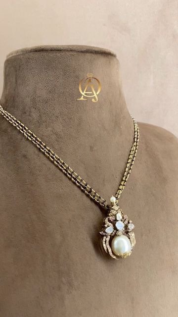 Dainty Mangalsutra, Thali Chains, Black Diamond Chain, Gold Neck Chain, Mangalsutra Design, Black Beads Mangalsutra, Black Beads Mangalsutra Design, Victorian Pendants, Beads Designs