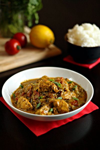 Indian Tomato-Cilantro Chicken | The Wanderlust Kitchen India Recipes, Cilantro Chicken, Tandoori Masala, Indian Chicken, Deilig Mat, Indian Cooking, Indian Dishes, Curry Recipes, Naan