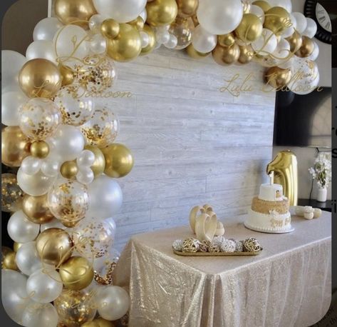 Golden Wedding Anniversary Decorations, Golden Anniversary Decorations, Prom Balloons, Gold Theme Birthday, 50th Wedding Anniversary Decorations, Gold Engagement Party, Gold Graduation Party, Wedding Anniversary Decorations, Simple Birthday Decorations