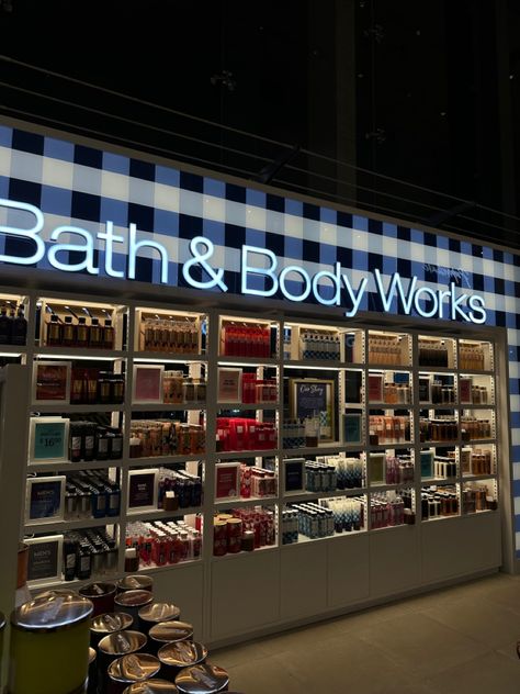 Bath And Body Works Store Aesthetic, Bath And Body Works Store, Lily Aldrin, Bath N Body Works, Life Dreams, Corner Bath, Products Photography, Hygiene Care, Dream List