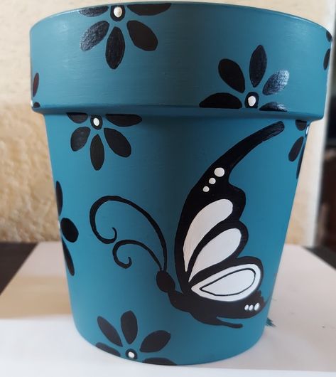 Painted Pottery Plant Pot, Purple Painted Pots, Pot Painting Ideas For Competition, Butterfly Pottery Painting Ideas, Small Pot Painting Ideas Creative, Flower Pot Decoration, Terra Cotta Pot Crafts Diy, Pot Making, Clay Pot Projects