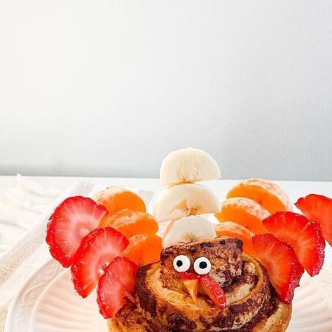 Calynn Rosano (Brynn+Nora’s Mom) Motherhood + DIY on Instagram: "Turkey Cinnamon Rolls!   Is it Thanksgiving yet?!? I don’t think I can wait much longer to bring out the Christmas decorations 😂   Have you started decorating yet?" Turkey Cinnamon Rolls, Cinnamon Roll Turkeys, I Can Wait, Canned Green Chilies, Gobble Gobble, Green Chilies, Cinnamon Roll, Cinnamon Rolls, Holiday Fun