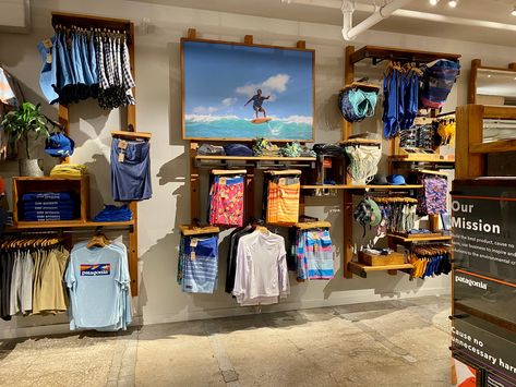 Surf Shop Interior, Surf Shop Aesthetic, Beach Hostel, Hd Aesthetic, Surf Store, Retail Store Interior Design, Clothing Store Interior, Small Space Interior Design, Sunset Surf