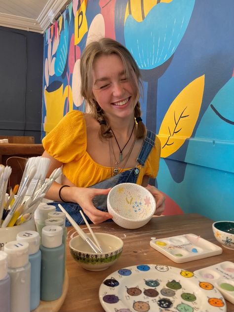 Paint Pottery, Seventeenth Birthday, Ceramic Cafe, Silly Words, Artsy Aesthetic, Best Friend Activities, Friend Activities, Pottery Crafts, Diy Pottery