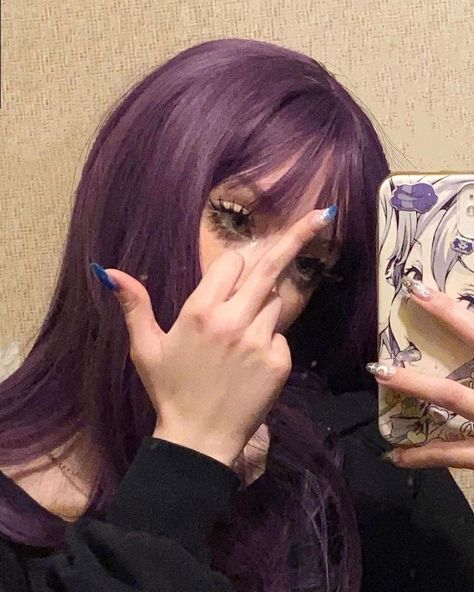 Punk Japanese, 2000s Y2k Aesthetic, Y2k Aesthetic Grunge, Japanese 2000s, Girl With Purple Hair, Dark Purple Hair, Dyed Hair Purple, Plum Hair, Goth Hair