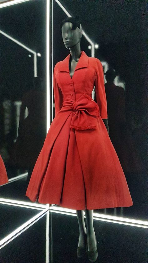 Online Exhibitions- Will We See More of Them? | An Historian About Town Dior Designer Of Dreams, Mia Thermopolis, French Couture, Dior Dress, Dior Designer, Fashion 1950s, Dior Fashion, Dior Couture, Vintage Couture