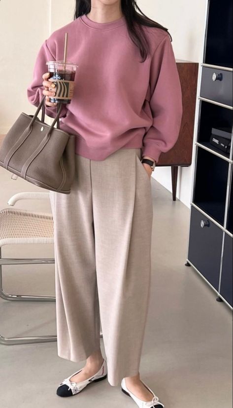 Simple Casual Outfits, Simple Style Outfits, Muslim Outfits Casual, Beige Pants, Hijabi Outfits Casual, Everyday Fashion Outfits, Casual Day Outfits, Casual Work Outfit, Stylish Work Outfits