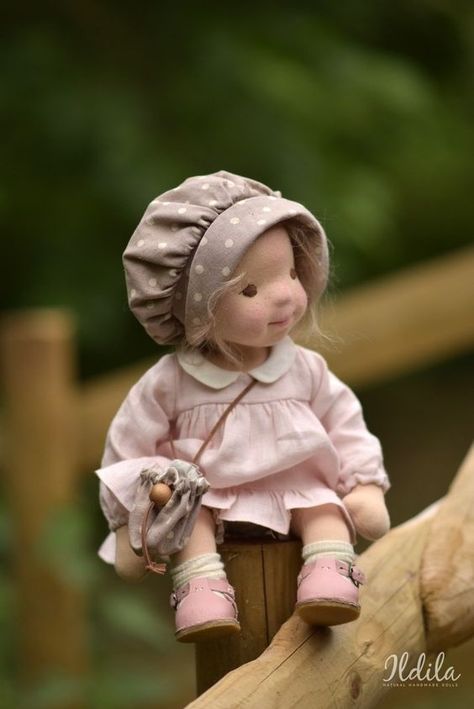 Ildila – Natural Handmade Dolls, Waldorf Inspired Dolls and Doll Making Tutorials Waldorf Doll Pattern Free, Tilda Doll Patterns Free, Waldorf Doll Tutorial, Doll Making Tutorials, Doll Patterns Free, Diy Dolls, Doll Sewing, Doll Sewing Patterns, Waldorf Doll