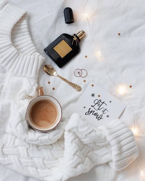 Flatlay Clothes, Imagenes Mary Kay, Cozy Life, Product Shoot, Flatlay Styling, Coffee Photography, Flat Lay Photography, Blogger Tips, A Cup Of Coffee