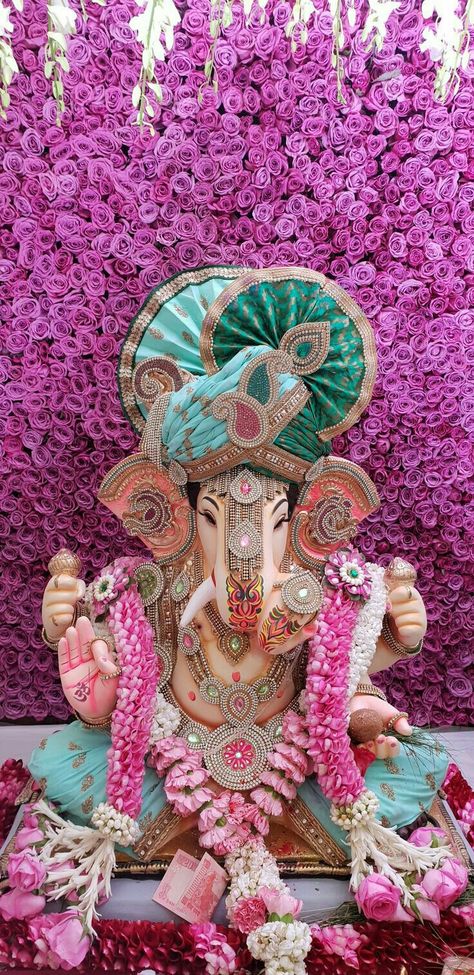 Ganesh Murti Design, Gannu Bappa, Flower Decoration For Ganpati, Ganpati Murti, Chaturthi Decoration, God Pic, Ganesha Rangoli, Ganpati Decoration Theme, Ganpati Decor