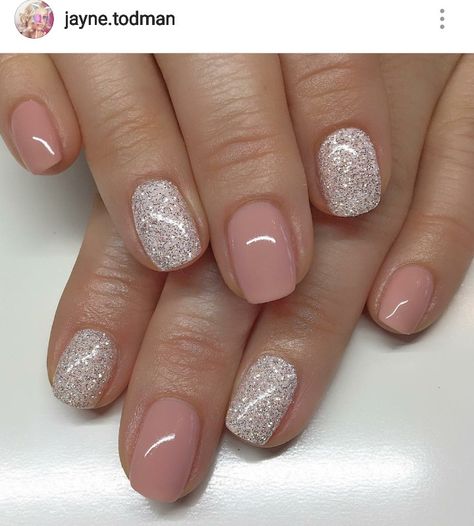 Uñas con brillo. Short Nails For Spring, Glitter Gel Nail Designs, Nail Designs For Short Nails, Designs For Short Nails, Short Gel Nails, Pink Manicure, Glitter Gel Nails, Short Nail Designs, Glitter Nail