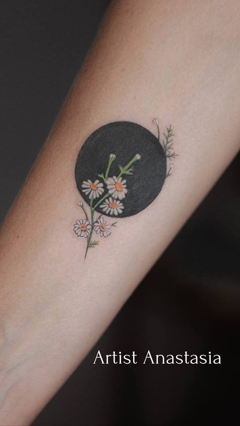 #tattoo #daisy #circle #color #black #green #white #ink #tbilisi #georgia #art #style Round Tattoo Design, Black Circle Tattoo, Georgia Art, Round Tattoo, Earthy Tattoos, Beauty Courses, Circle Tattoo, Circle Tattoos, Instagram Tattoo